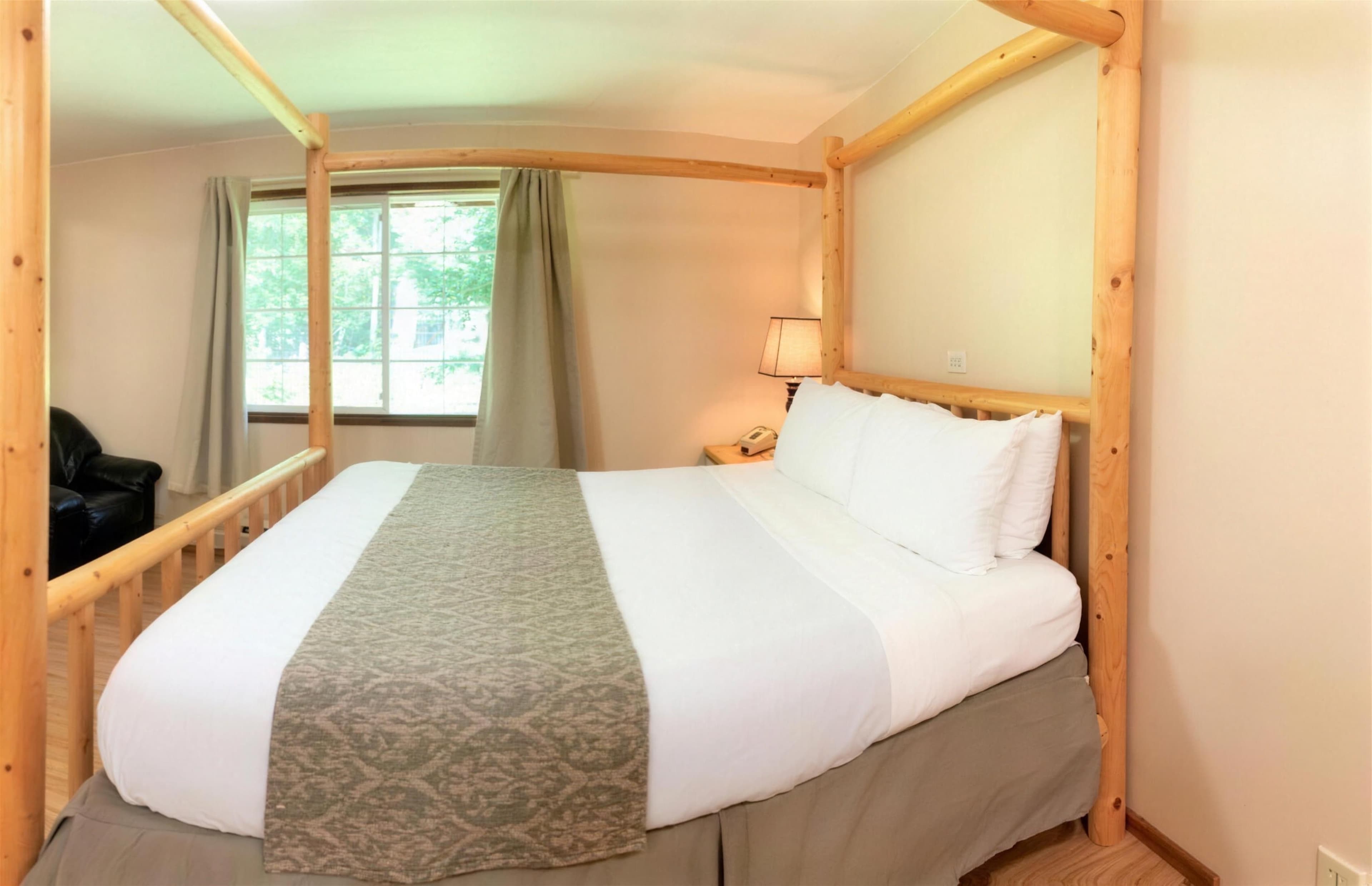 The Cabin — log king four-poster by the window